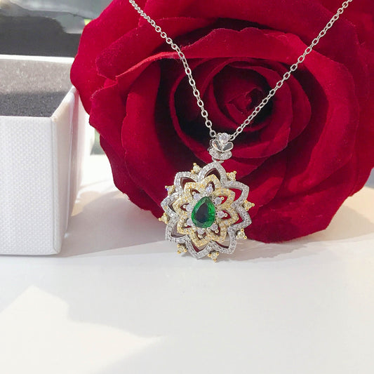 Women's Necklace in 18K Gold with Natural Emerald