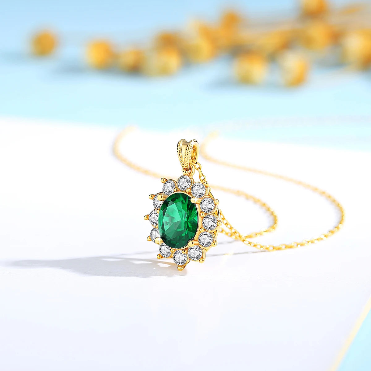 Women's Necklace in 18K Gold with Emerald and Diamonds - Oval Design