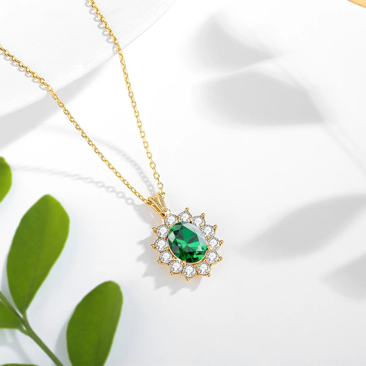 Women's Necklace in 18K Gold with Emerald and Diamonds - Oval Design